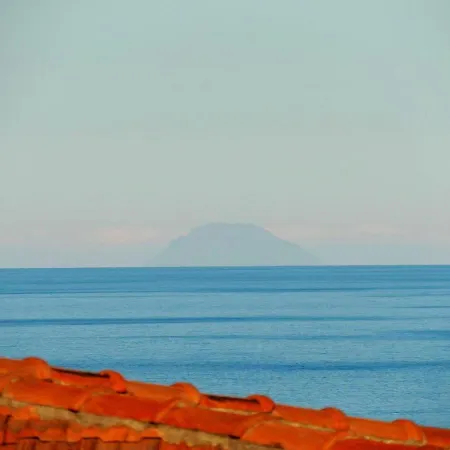 Semesterbostad Flore *