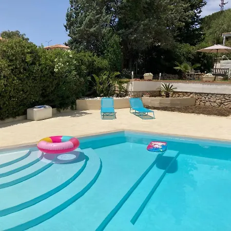 Flore Semesterbostad *